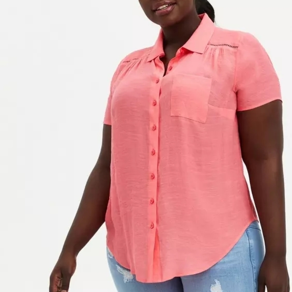 4X • Torrid • Crochet Inset Coral Short Sleeve Notched Collar Button Down Shirt